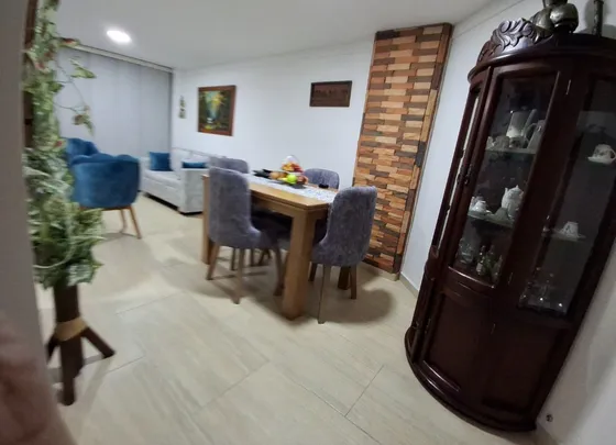 Vendo Apto Totalmente Remodelado En Las Palmas 2 Alcobas, Parqueadero, Hermosa Vista