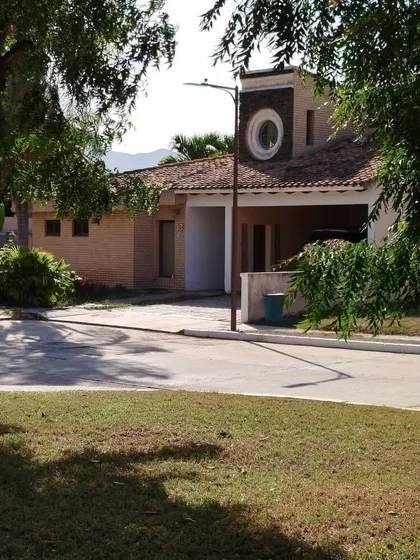 Annic Coronado Vende  Casa En Lomas Del Country - Guataparo.  Ref. 281890