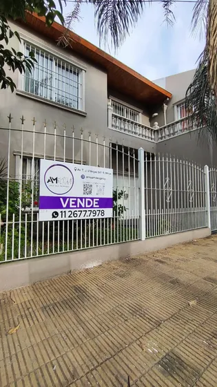 Excelente Casa De 5 Ambientes Con Cochera, Quincho Y Piscina