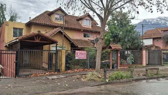 Casa En Venta De 3 Dorm. En Peñalolén