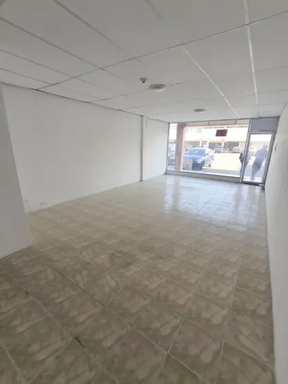 Venta Local Comercial Cc Multicentro La Floresta, Guacara, Caraboboo, Venezuela | Hw07