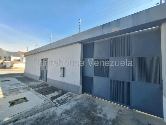 Julio Latouche 26-12143 Casa En Venta Trigal Valencia, Un Solo Nivel, Amplia, Comoda, Excelente Ubicación.