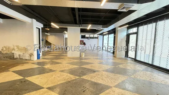 Local En Venta Santa Monica Mls #25-24137