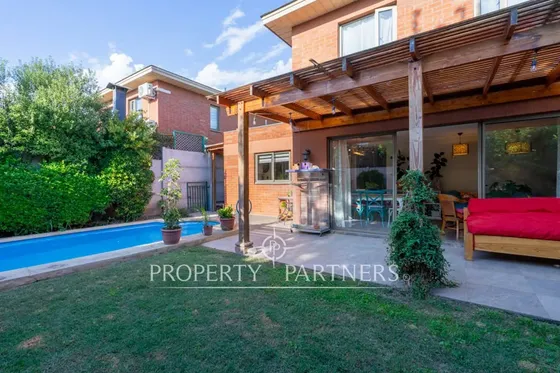 Arriendo Hermosa Casa En Condominio Privado En Val...