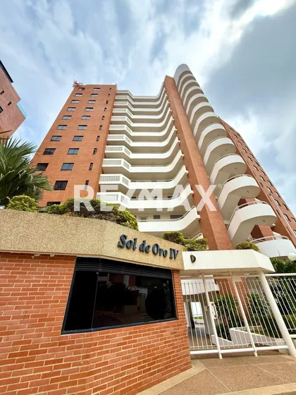 Estupendo Pent-house Remodelado Ubicado En La  Mejor Urbanización Llanada