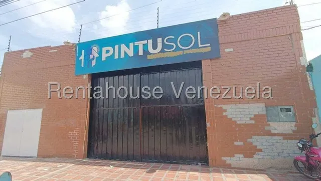 Excelente Galpon Para Tu Emprendimiento Donde Tiene 550mts2, Un Baño, Una Oficna, Un Local Con Santa Maria Al Frente, Agua Constante Luz Trifacica En Muy Buena Ubicacion. Conracta Tu Asesor De Confian