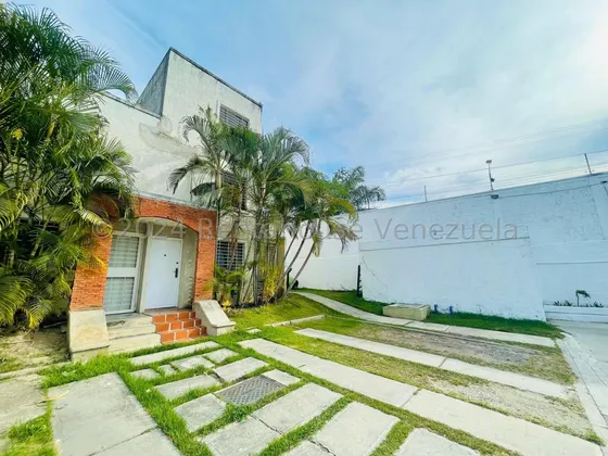 Maritza Lucena Vende Elegante Y Moderno Townhouse Amoblado En Cabudare,-2 4 2 7 4 0 5- Con Piscina Caney, Área De Lavandería, Área Social Y Recreativa, Vigilancia 24/7.