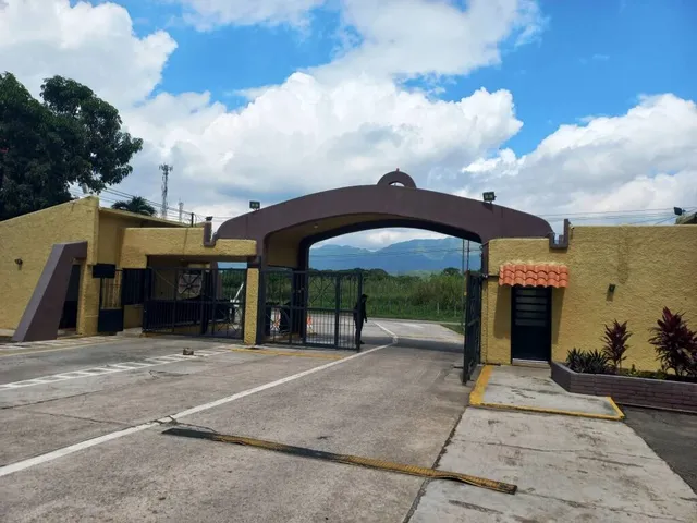 Hortiz Vende Parcela En El Solar Guataparo 2.275m2 Con Pozo Septico, Minifincas El Solar, Guataparo. 269376