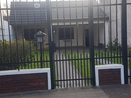 Casa En Venta - 2 Dormitorios 2 Baños - 480mts2 - El Palomar, Morón
