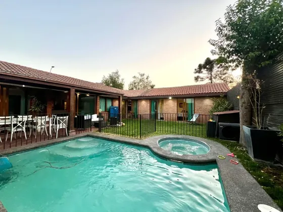 Vendo Casa En Condominio 3 Dorm Más Serv, Vitacura
