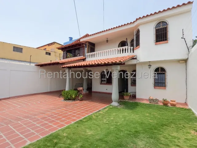 Oportunidad Única En El Centro-este De La Ciudad Casacomercial Con Espacios Amplios Y Bien Distribuidos!! En Venta, Lara#25-21014**maria E.**