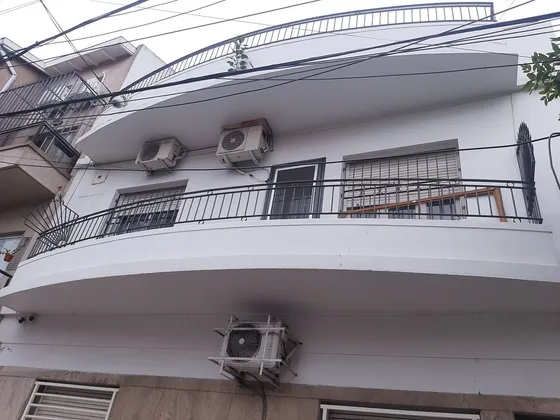 Venta / Ph En 1º Y 2º Piso