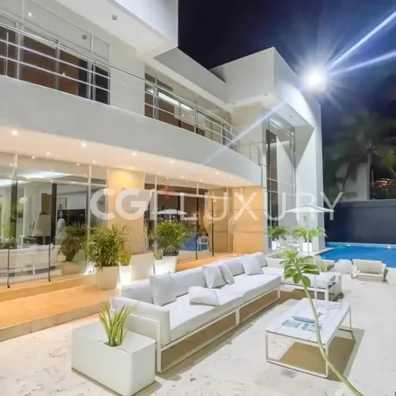 Cgi+ Luxury Lecheria Vende Espectacular Casa En La Urb. Las Villas
