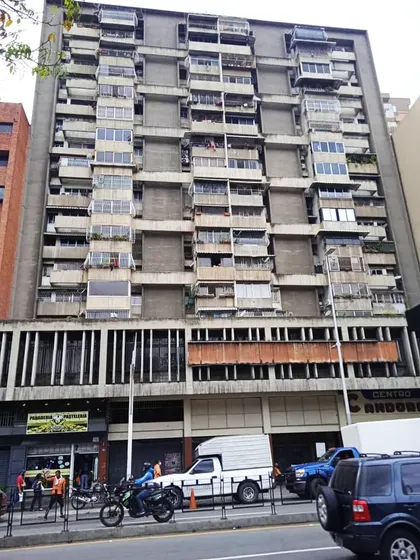 Apartamento En Venta La Candelaria Frente A La Plaza 70m2. Caracas.