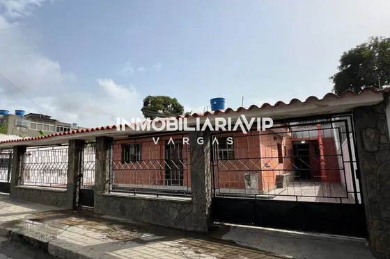 Ref 006 - 711   Grupo Inmobiliaria Vip Te Ofrece Casa En Venta Ideal Para Remodelar Ubicado En Puerto Viejo, Catia La Mar. Estado La Guaira.