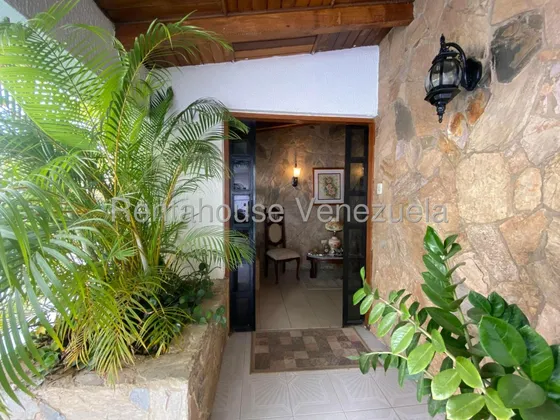 Se Vende Bella Casa En San Bernardino Mls 25-19593