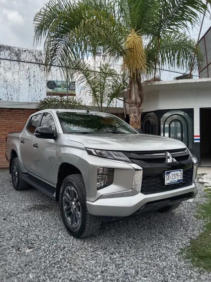 Mitsubishi L200 2.4 Cd Gls 4x4 At