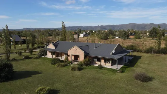 Posada En Los Reartes , Pleno Valle De Calamuchita, 1 Hectarea De Terreno , Lugar Privilegiado!