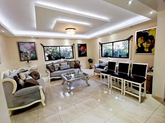 Se Vende En Altos De Arroyo Hondo Iii, Hermosa Casa Con Pisc