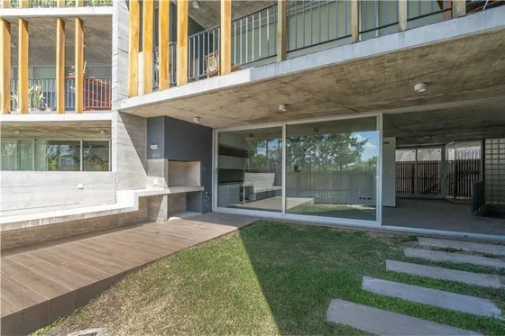 Venta Casa 4 Amb. Con Cochera En Om Punta Chica