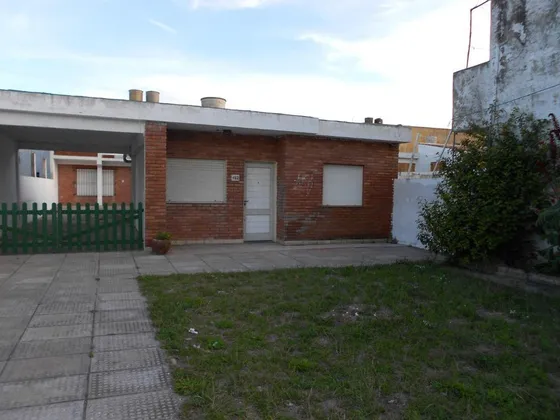 Casa En Venta - 4 Dormitorios 3 Baños 3 Cocheras - 350mts2 - Las Toninas