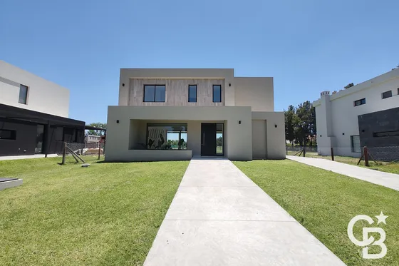 Casa En Chateau Pilar