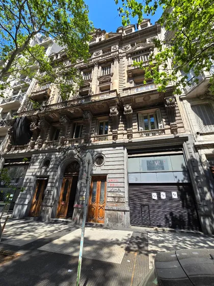 Un Piso Y Medio En Palacio Ortiz Basualdo, 750 M2