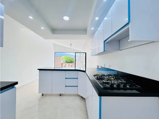 Venta De Apartamento En Edificio Con Ascensor  En Belén Fátima 