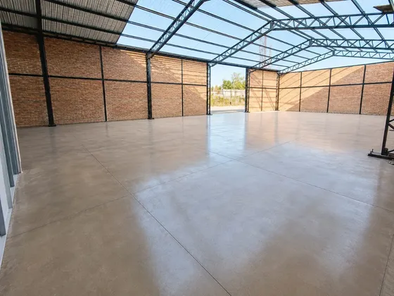 Amplio Galpón Comercial A Pasos De Metro Plaza De Quilicura