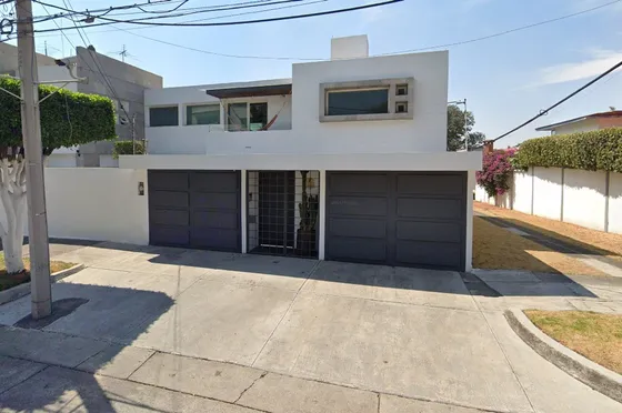 Casa De Adjudicación Bancaria En Venta Ubicada En Manuel Payno Cd. Satélite Naucalpan De Juárez, Edo Mex. Cmr