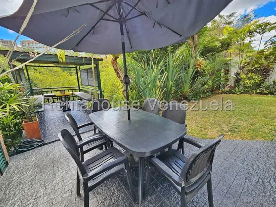 Planta Baja En Venta De 205 M2 En Guaicay Con Jardín Privado Y Caney