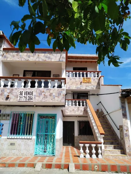 Casa En Venta. Dos Pisos. Sector Tranquilo, Acabado De Lujo, Vigilancia. Zona De Alta Valorización.