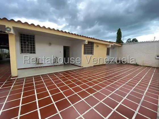 César Bullones Vende Espaciosa Casa En La Piedad Norte, Lara 25-15434