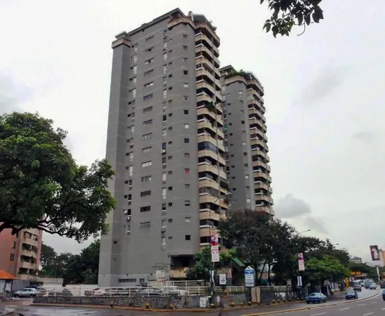 Se Alquila Habitación Para Caballero En La Carlota.