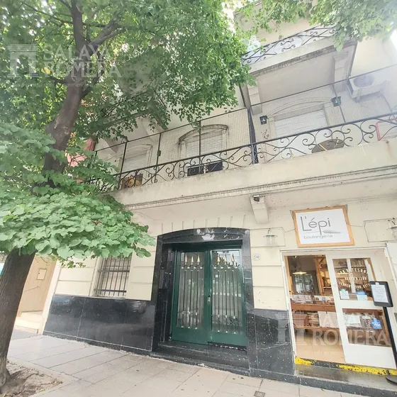 Venta Departamento De Estilo  En Planta Baja Con Patio  Recoleta