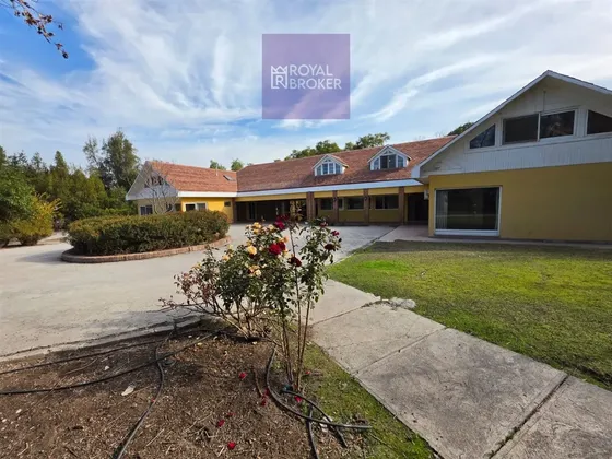 Casa Doble Con Piscina No Perimetral En Chicureo Oriente