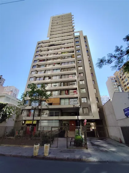 Vendo Departamento 3 Dormitorios/metro Moneda/lord Cochrane 