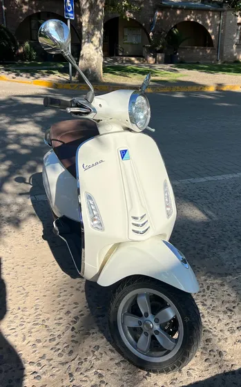 Primavera 150+akrapovic+alfombra Caucho Vespa+casco Bell
