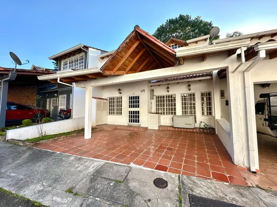 Lh Casa En Venta En Las Acacias 