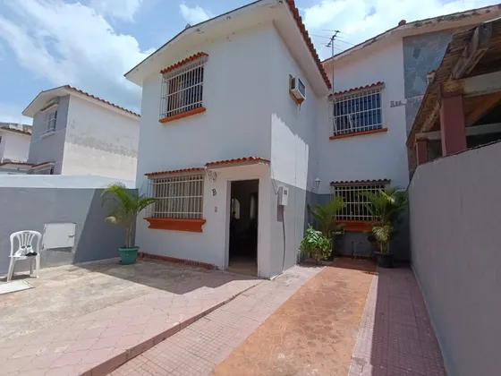 Apartoquinta En El Parral, Valencia. (sadrib-08)
