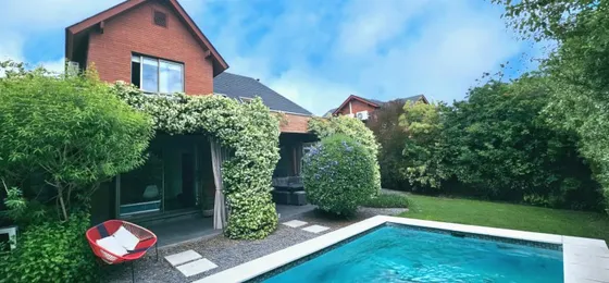 Casa Con Piscina En Exclusivo Condominio Las Pircas