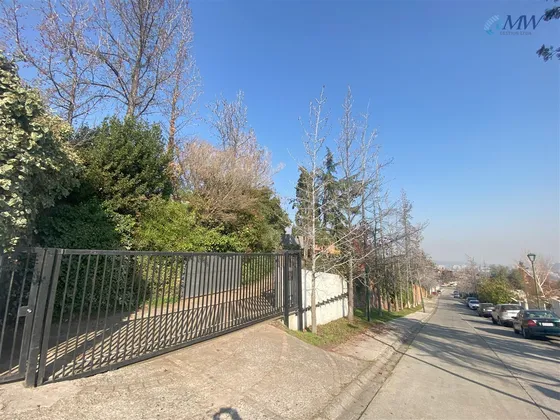 Sitio De 2800 Mt2 En Barnechea Con Casa Incluida 296 Mt2