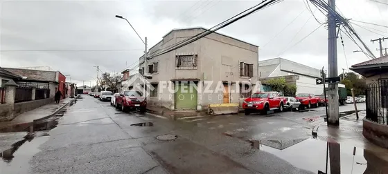 Casa En Venta De 5 Dorm. En San Joaquín