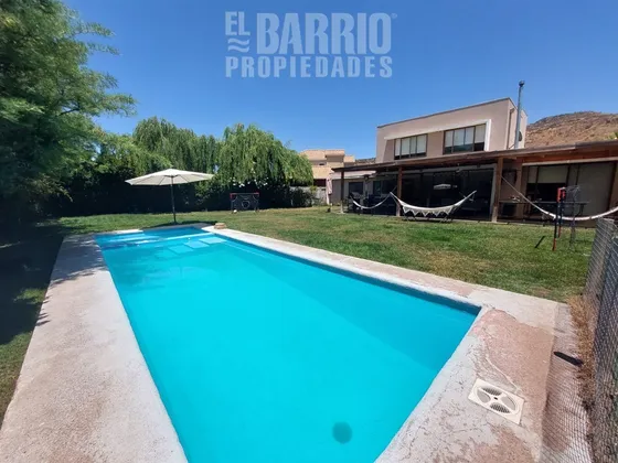 Casa En Venta De 4 Dorm. En Colina