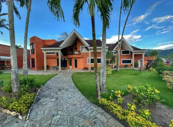 Karla Lh Vende Casa En Guataparo Country Club Vista Parcial Al Campo De Golf *solo Clientes*