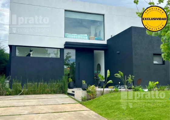 Casa En Venta De 3 Dormitorios En Las Tipas