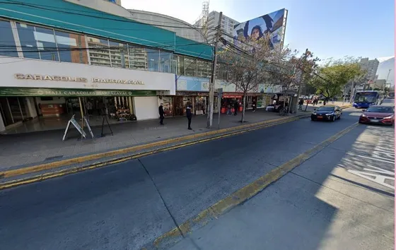 Excelente Local Comercial En Caracoles De Irarrázaval