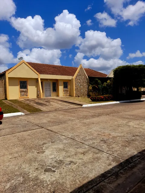 Casa En Venta En Urb.  Lomas Del Viento, Vía El Sur Maturín, Frente C.c. La Cascada