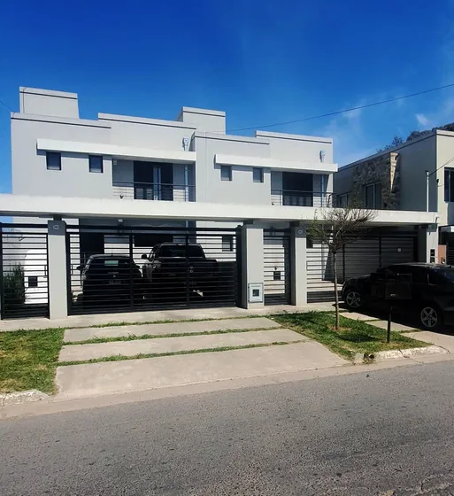 Casa Duplex Cañuelas 3 Dormitorios - Barrio Las Rosas