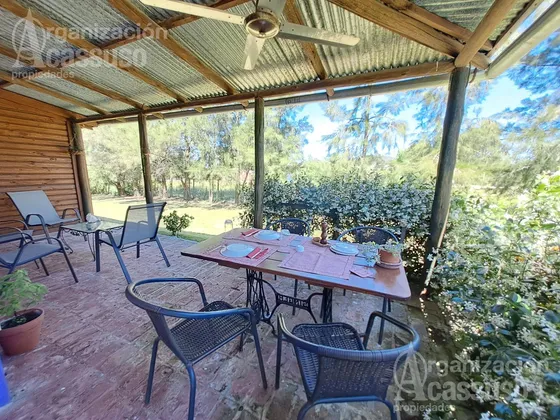Casa En  Venta Pueblo Eden 3 Dormitorios 2 Baños Piscina Jardin